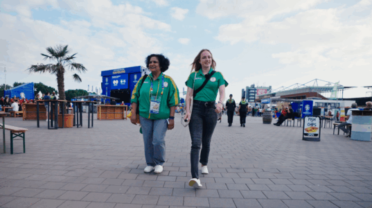 Green Volunteers auf der Fan Zone_Thomas Stein